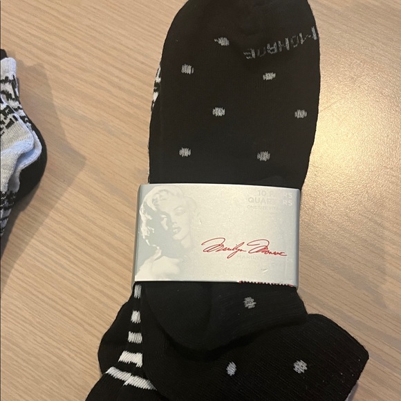 Marilyn Monroe Black and White Polka Dot Socks 5 pairs - Picture 1 of 1